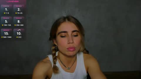 Snapshot of moanamo chatting on 03.21.26 Princess Moana online show from 03.21.26