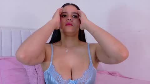 Snapshot of modelross07 chatting on 09.16.25 zoe ross online show from 09.16.25