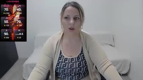 Snapshot of mojjo_erika chatting on 05.03.26 erika online show from 05.03.26