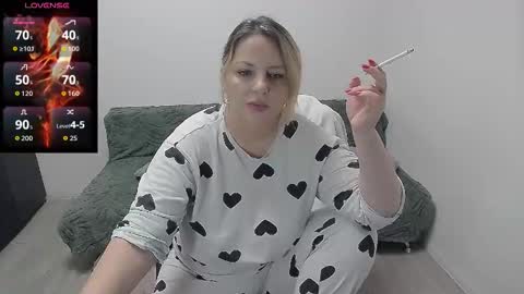 Snapshot of mojjo_erika chatting on 05.10.26 erika online show from 05.10.26