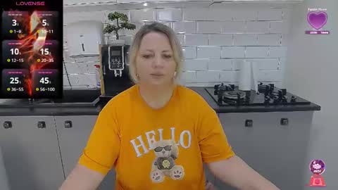 Snapshot of mojjo_erika chatting on 06.10.26 erika online show from 06.10.26