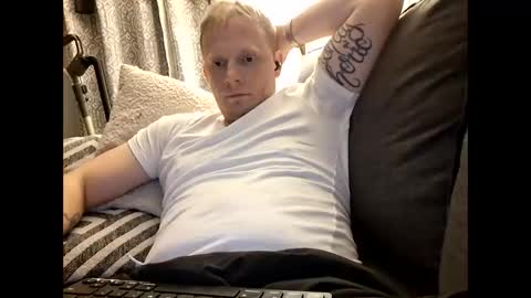 Snapshot of mojozz chatting on 03.21.26 LookinForFun online show from 03.21.26