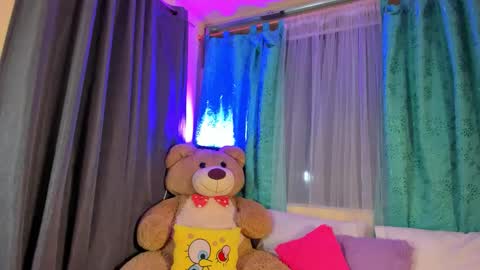 Snapshot of moll1e_ chatting on 01.06.26 M o L l i E online show from 01.06.26