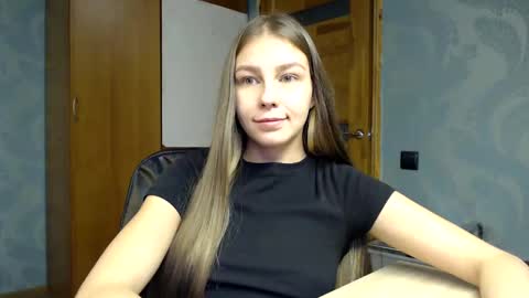 Snapshot of molli_and_tom chatting on 12.05.24 Bitcoin 1P8NuZxsaNsQTx7wJJJ7Ao1mic4nvJPVLC online show from 12.05.24