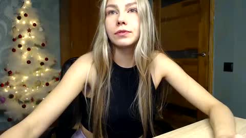 Snapshot of molli_and_tom chatting on 12.26.24 Bitcoin 1P8NuZxsaNsQTx7wJJJ7Ao1mic4nvJPVLC online show from 12.26.24
