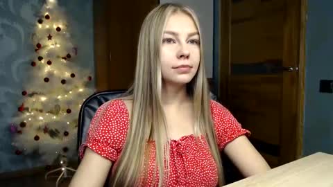 Snapshot of molli_and_tom chatting on 01.10.25 Bitcoin 1P8NuZxsaNsQTx7wJJJ7Ao1mic4nvJPVLC online show from 01.10.25