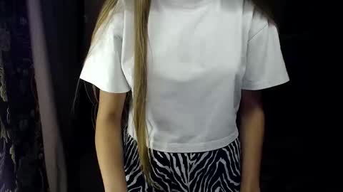 Snapshot of molli_and_tom chatting on 09.21.25 Bitcoin 1P8NuZxsaNsQTx7wJJJ7Ao1mic4nvJPVLC online show from 09.21.25