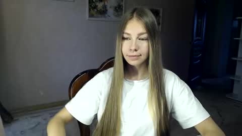 Snapshot of molli_and_tom chatting on 10.05.25 Bitcoin 1P8NuZxsaNsQTx7wJJJ7Ao1mic4nvJPVLC online show from 10.05.25
