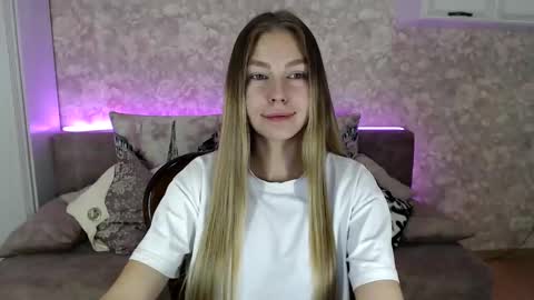 Snapshot of molli_and_tom chatting on 11.27.25 Bitcoin 1P8NuZxsaNsQTx7wJJJ7Ao1mic4nvJPVLC online show from 11.27.25