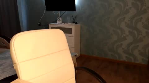 Snapshot of molli_and_tom chatting on 05.06.26 Bitcoin 1P8NuZxsaNsQTx7wJJJ7Ao1mic4nvJPVLC online show from 05.06.26