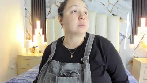 Hey Guys  Im Mollie online show from 02.23.25