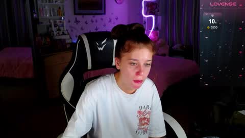 Molly Prvt is open online show from 09.09.25