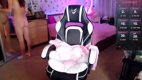 Molly Prvt is open online show from 09.15.25