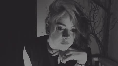 Molly Crow online show from 01.15.25