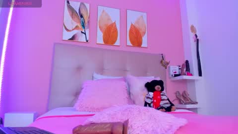 Snapshot of molly_h0t chatting on 11.13.25 online show from 11.13.25