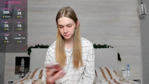 Molly Hunt online show from 01.06.25