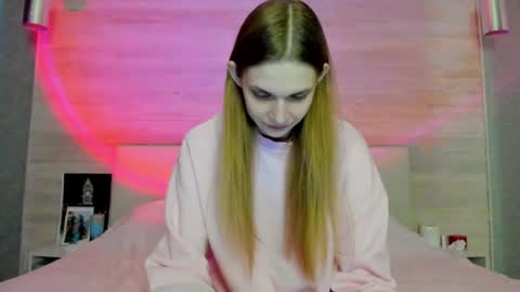 Molly Hunt online show from 02.25.26