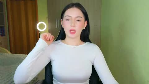 molly_millerr online show from 04.30.26