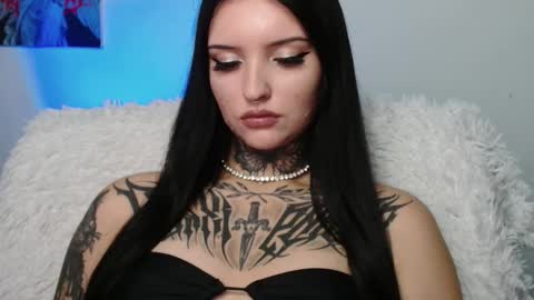 Lina online show from 10.18.25