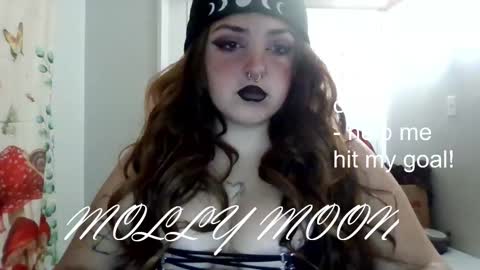 Snapshot of molly_moonxxx chatting on 11.25.25 molly_moonxxx online show from 11.25.25