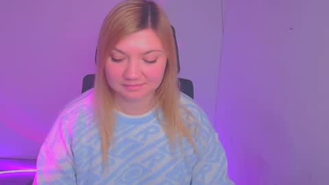 Snapshot of molly_moree chatting on 01.07.25 Molly online show from 01.07.25