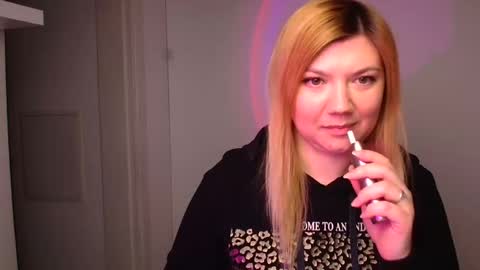 Snapshot of molly_moree chatting on 01.08.25 Molly online show from 01.08.25