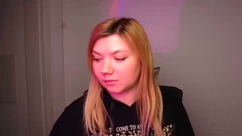 Snapshot of molly_moree chatting on 01.08.25 Molly online show from 01.08.25