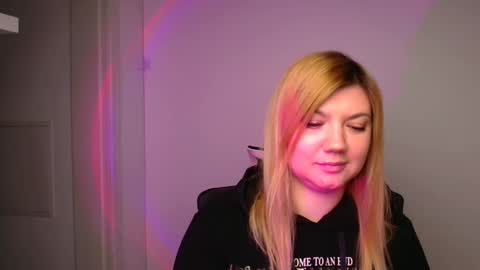 Snapshot of molly_moree chatting on 01.10.25 Molly online show from 01.10.25