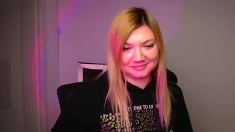 Snapshot of molly_moree chatting on 01.10.25 Molly online show from 01.10.25