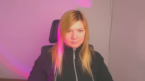 Snapshot of molly_moree chatting on 01.15.25 Molly online show from 01.15.25