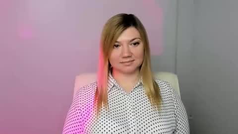 Snapshot of molly_moree chatting on 01.21.25 Molly online show from 01.21.25