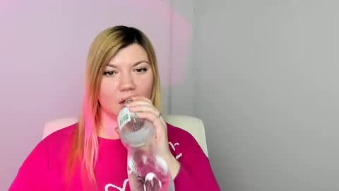 Snapshot of molly_moree chatting on 02.05.25 Molly online show from 02.05.25