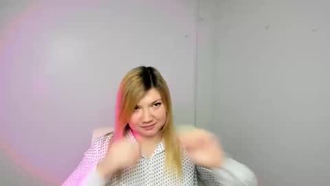 Snapshot of molly_moree chatting on 02.10.25 Molly online show from 02.10.25