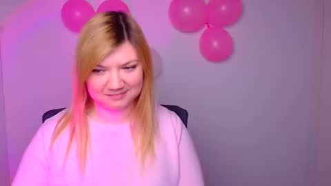 Snapshot of molly_moree chatting on 02.12.25 Molly online show from 02.12.25