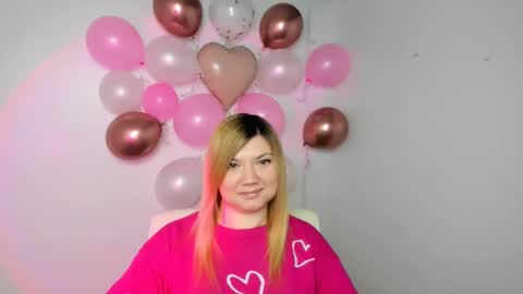 Snapshot of molly_moree chatting on 02.14.25 Molly online show from 02.14.25