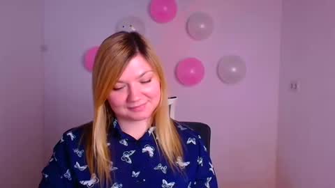 Snapshot of molly_moree chatting on 02.17.25 Molly online show from 02.17.25