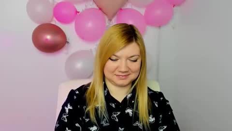 Snapshot of molly_moree chatting on 02.25.25 Molly online show from 02.25.25