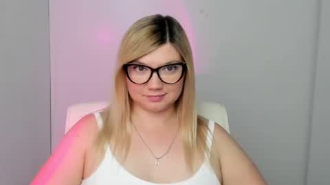 Snapshot of molly_moree chatting on 09.12.25 Molly online show from 09.12.25