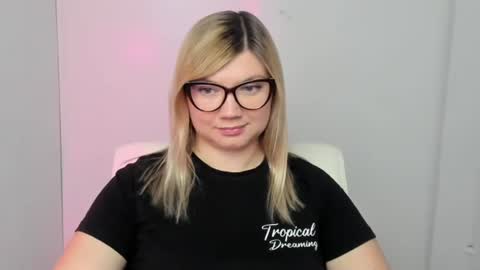 Snapshot of molly_moree chatting on 09.26.25 Molly online show from 09.26.25