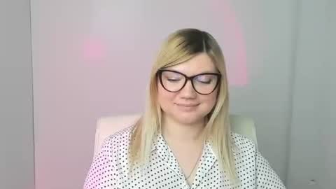 Snapshot of molly_moree chatting on 11.07.25 Molly online show from 11.07.25