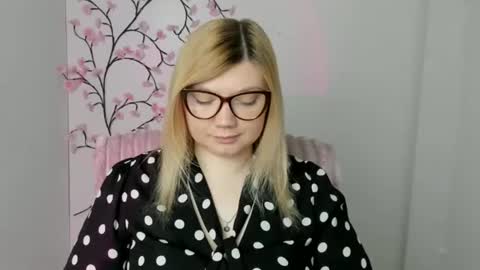Molly online show from 04.21.26