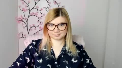 Molly online show from 04.22.26