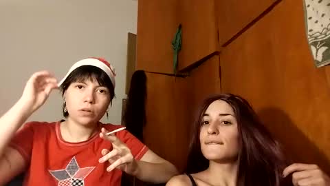 Snapshot of molly_popp chatting on 12.26.24 Molly Pop online show from 12.26.24