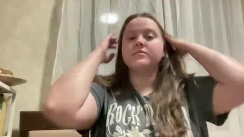 Snapshot of mollyas chatting on 09.25.25 Alice online show from 09.25.25