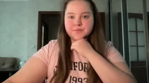 Snapshot of mollyas chatting on 10.16.25 Alice online show from 10.16.25