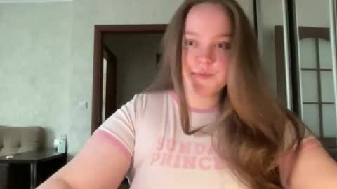 Snapshot of mollyas chatting on 10.17.25 Alice online show from 10.17.25