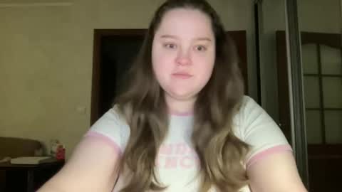 Snapshot of mollyas chatting on 10.22.25 Alice online show from 10.22.25