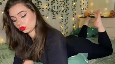 Snapshot of mollybibe chatting on 07.18.26 Molly online show from 07.18.26