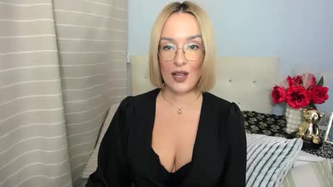 MollyCrazy online show from 10.26.25