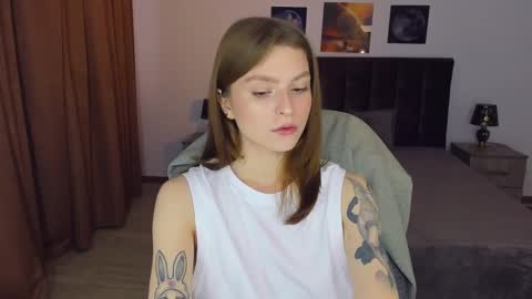 Snapshot of mollydangerous chatting on 12.17.24 Taisha online show from 12.17.24